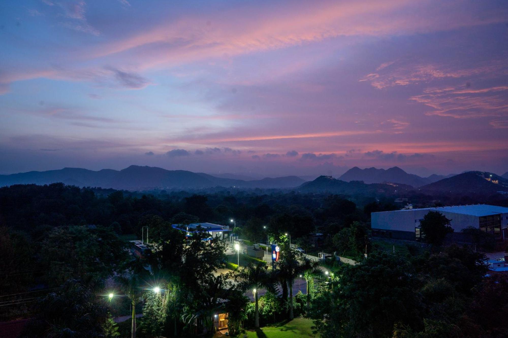 Treebo The Aravali Getaway Hotel Udaipur Bagian luar foto